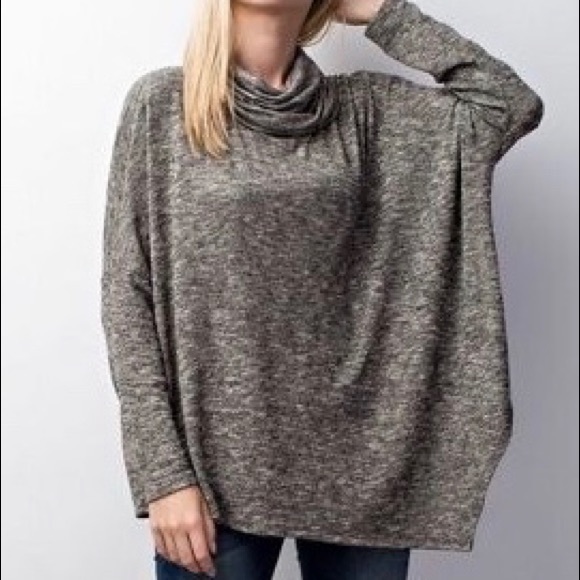 BATWING WITH AN ASYMMETRICAL BOTTOM - Picture 4 of 8